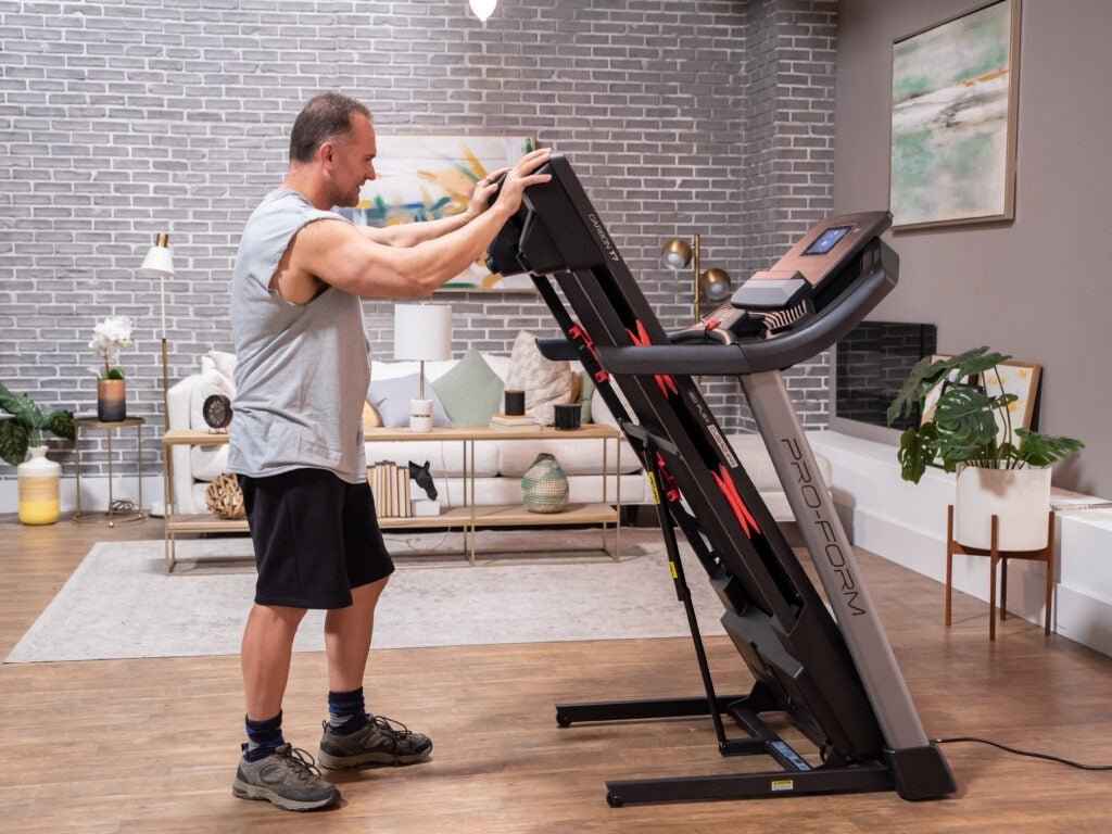 5 Common Mistakes Beginners Make on the Treadmill 5 Common Mistakes Beginners Make on the Treadmill